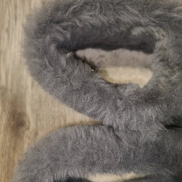 UGG size 8 Gray Sheepskin Fold Fur shearling Boots Short Booties - Picture 6 of 7